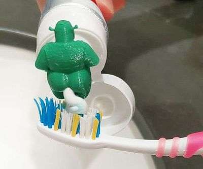 Pooping Shrek Toothpaste Topper